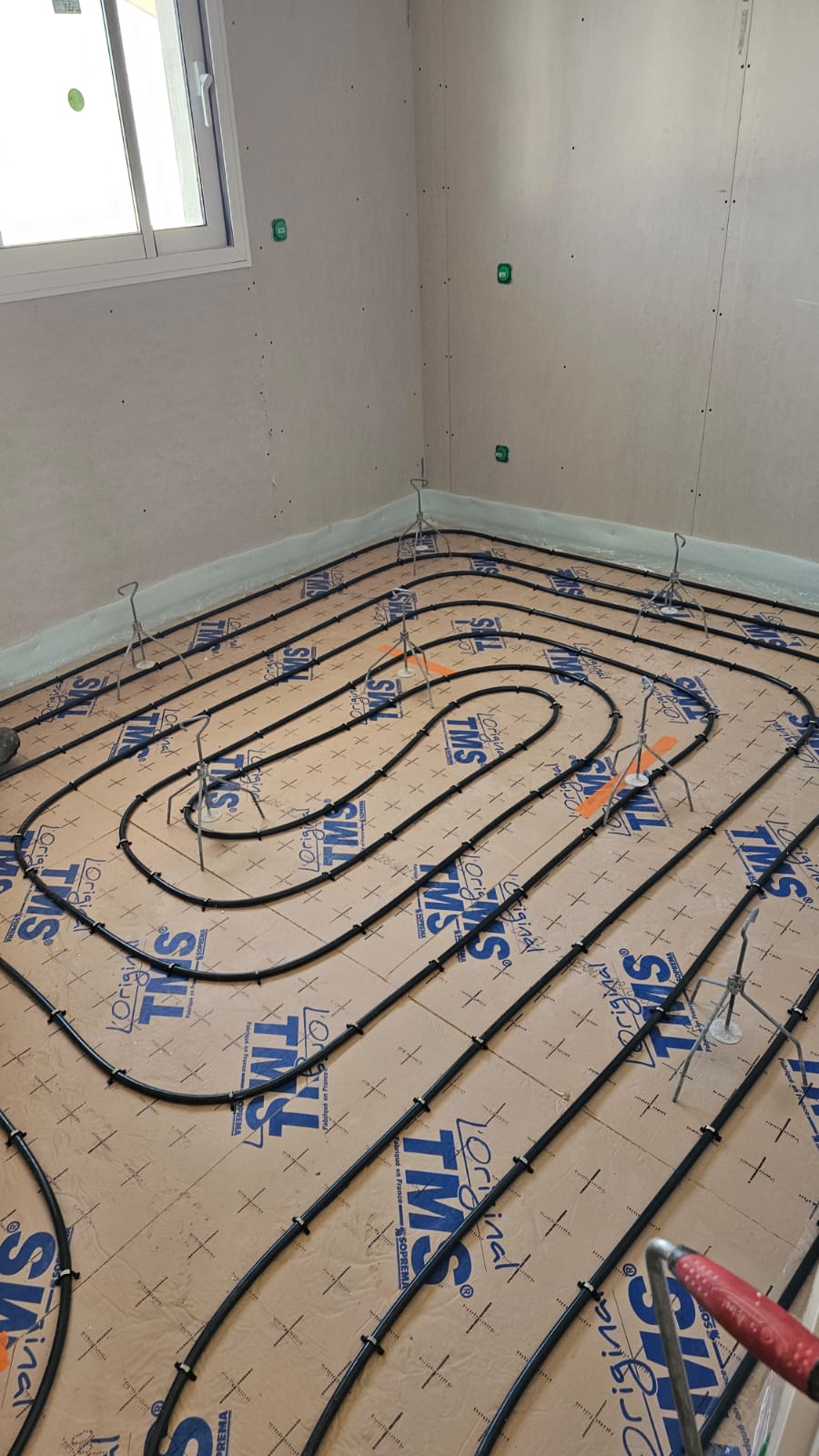 Plancher chauffant dans une chambre