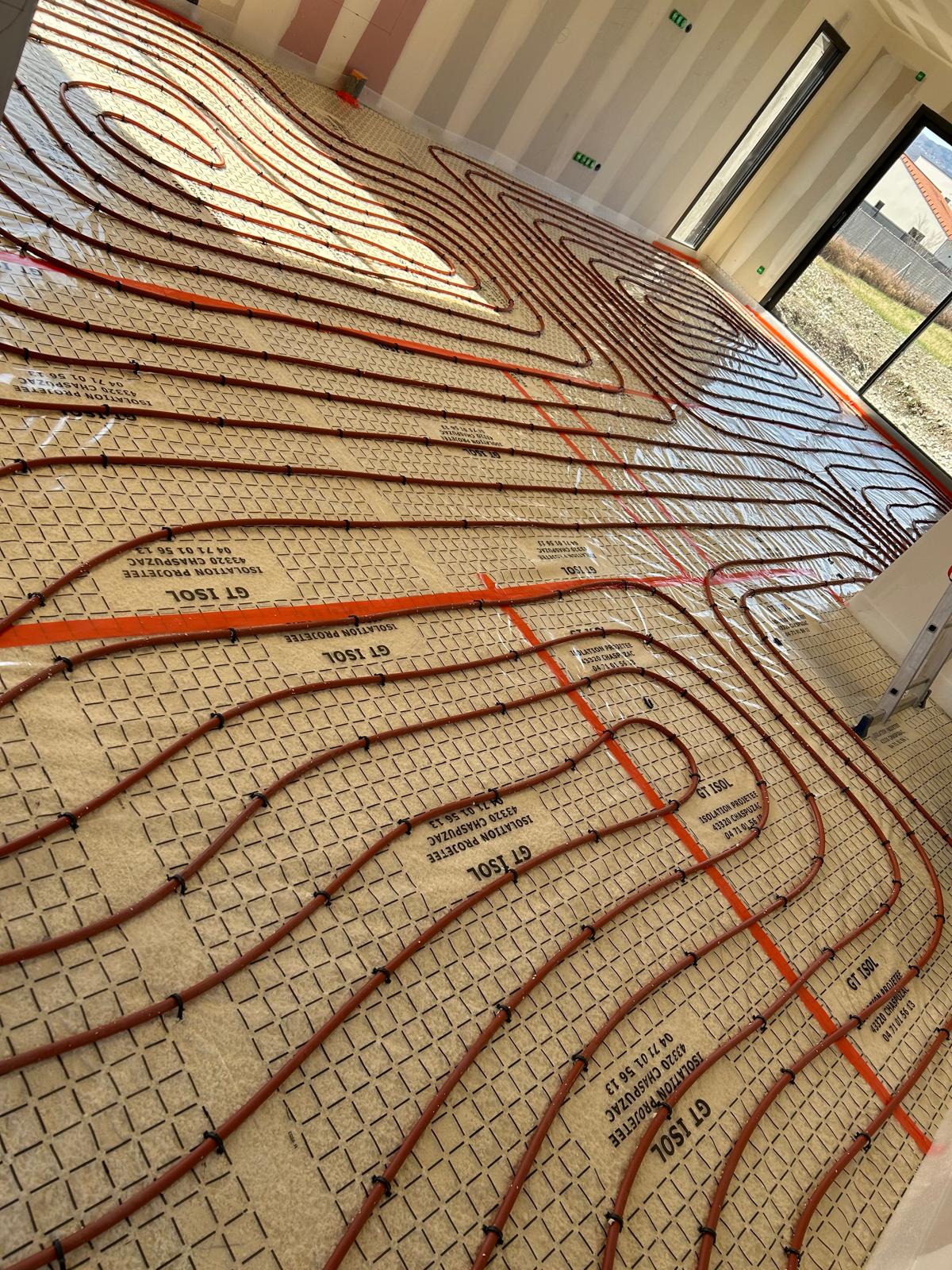 Plancher chauffant installé par Dôme Climat